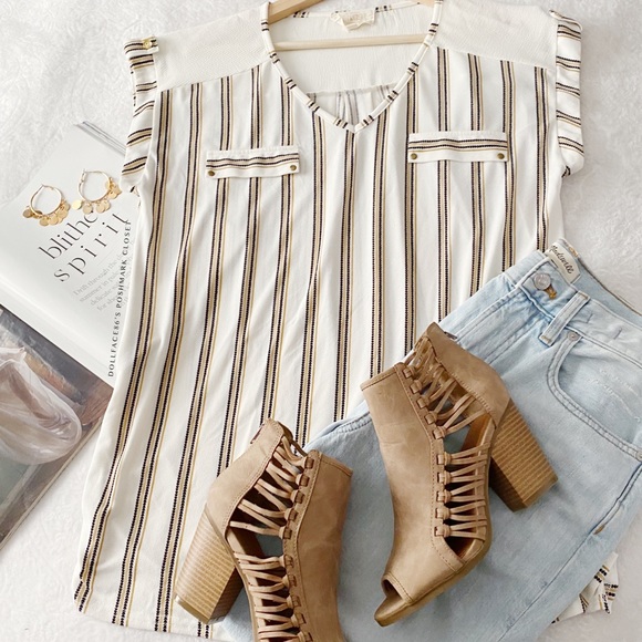 Stripe Cap Sleeve Ruched Side V-Neck Top - Picture 2 of 9